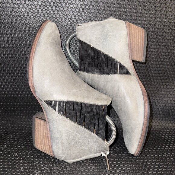 Aquatalia Farrah Gray Leather Side Stretch Zip Ankle Booties Women’s Size 6.5 - Picture 4 of 9